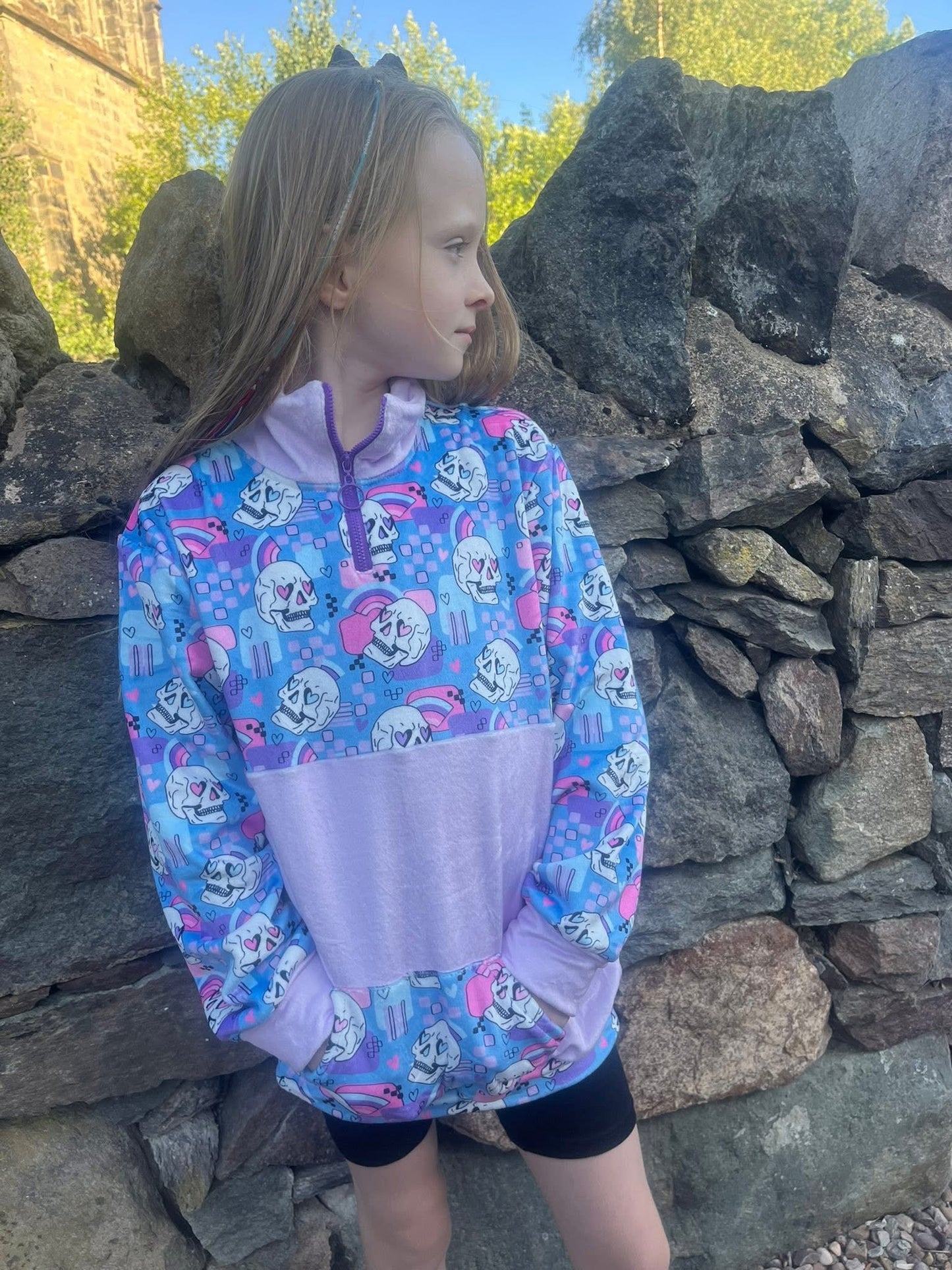 Kids ‘Retro Skulls’ Retro Fleece Pullover – Half-Zip Hoodie with Skulls and Pastel Rainbows