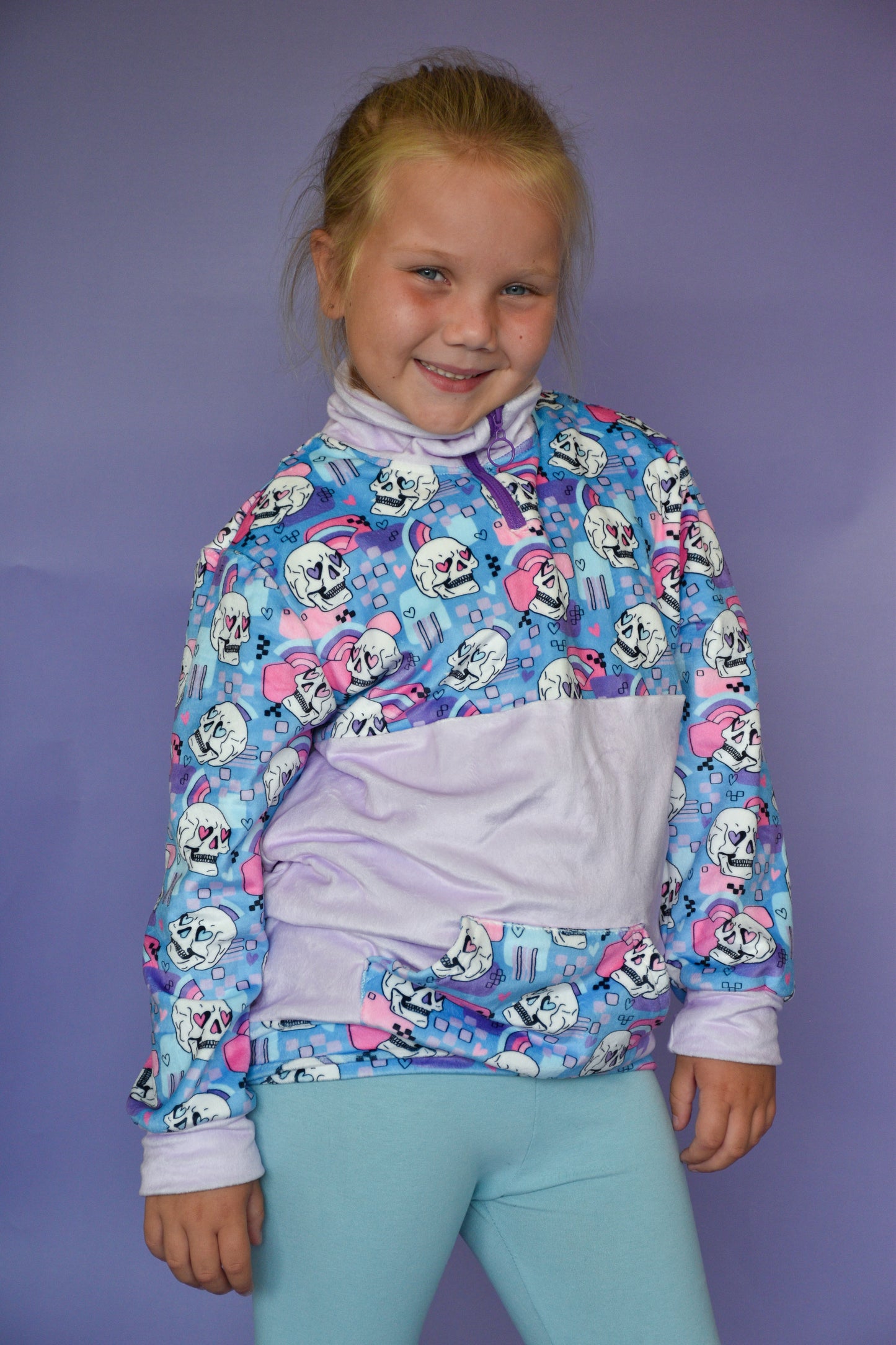 Kids ‘Retro Skulls’ Retro Fleece Pullover – Half-Zip Hoodie with Skulls and Pastel Rainbows
