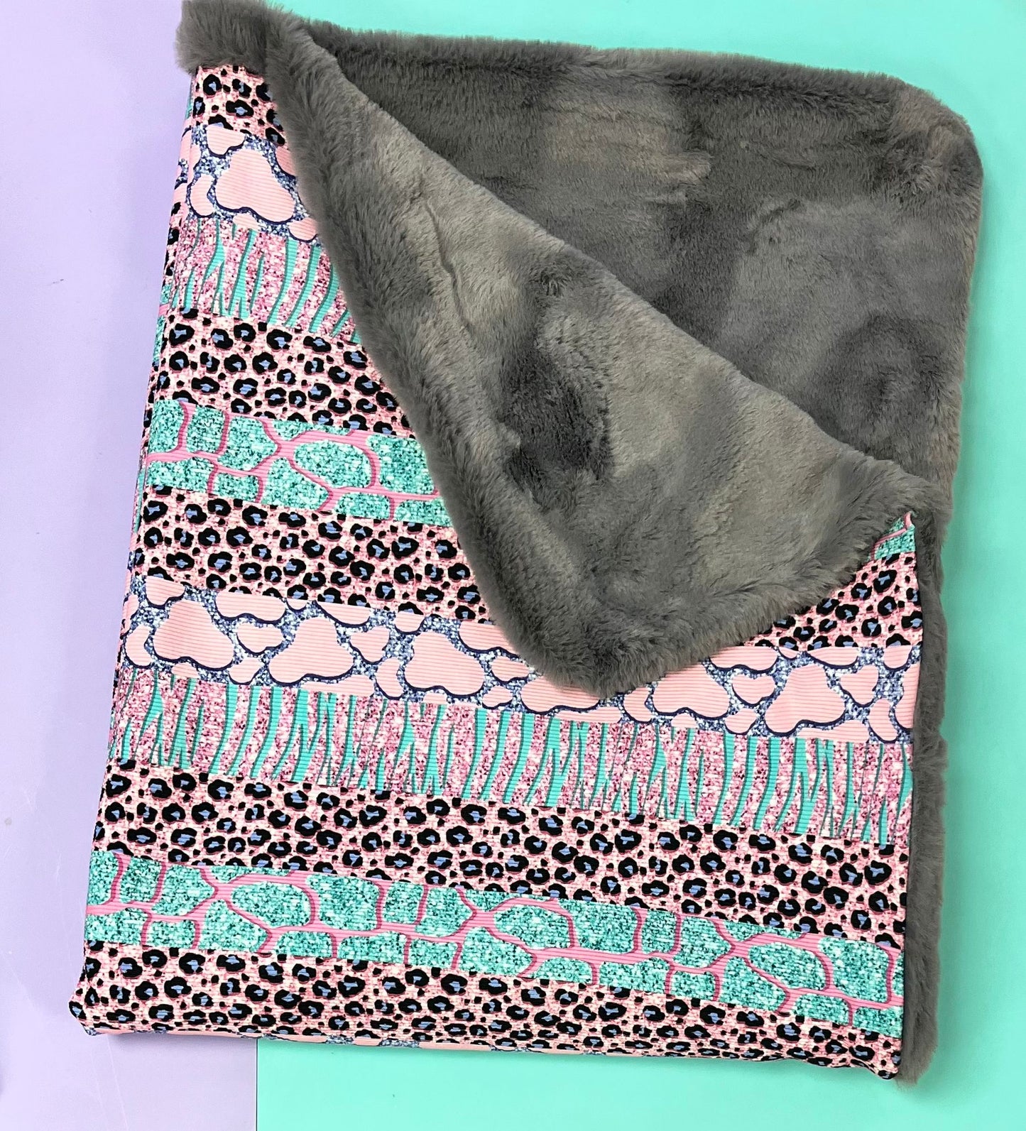 Pre Made Ribbed Glitter Animal Stripes Blanket Faux Fur Lined