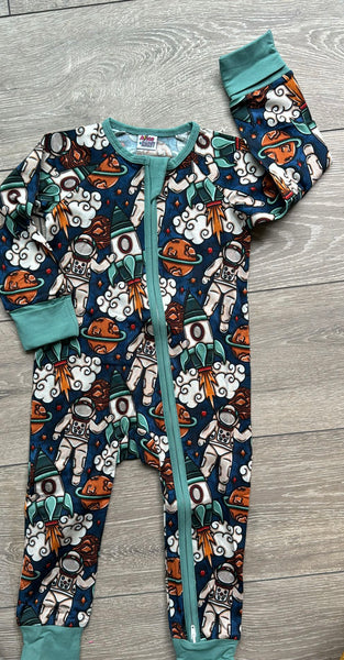 Ready To Post Up In Space Lightweight Organic Cotton Zipped Sleepsuits