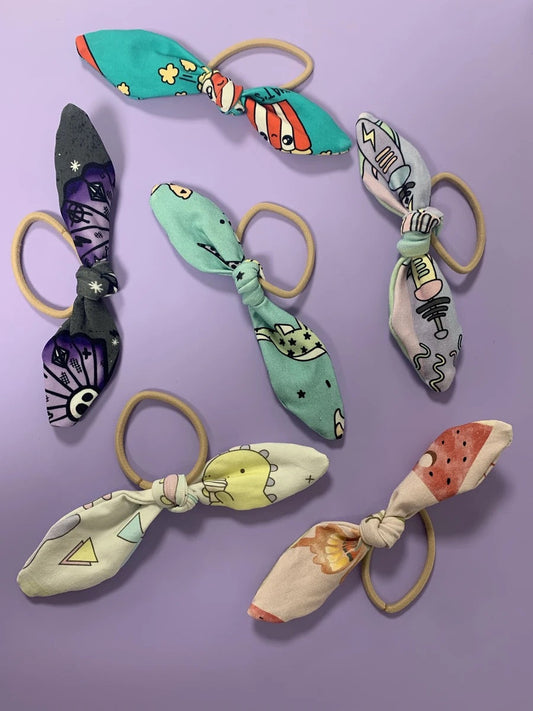 FIVER FRIDAY - 4x surprise bow knot bobbles!