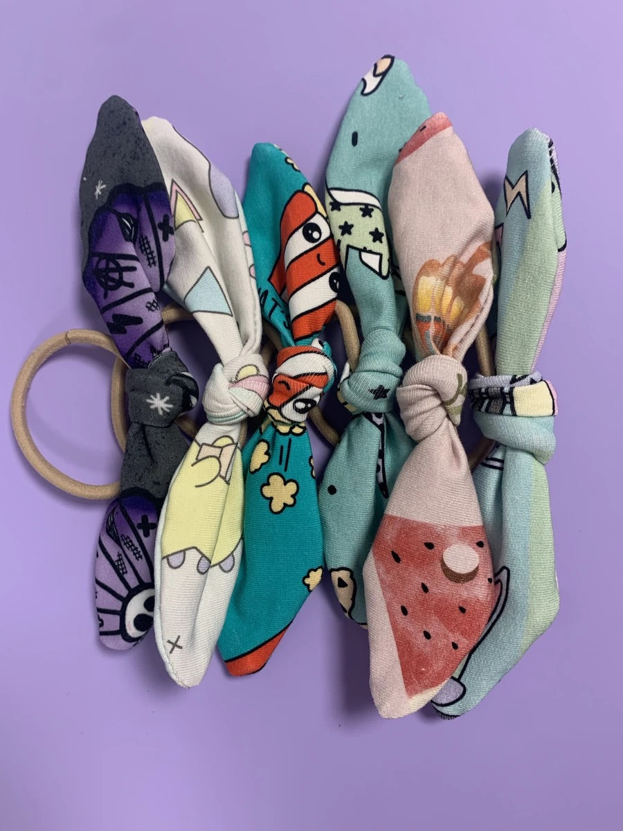 FIVER FRIDAY - 4x surprise bow knot bobbles!